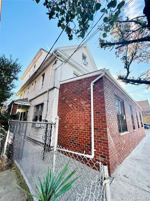 9204 43rd Ave, Elmhurst, NY, 11373-2743 | Card Image