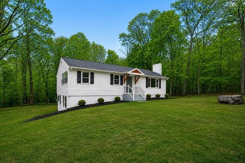 207 Bigelow St, Marlborough, MA, 01752-1074 | Card Image