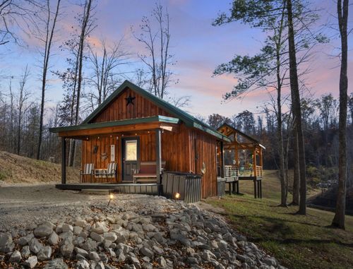 16 Hickory Ln, Campton, KY, 41301-8365 | Card Image