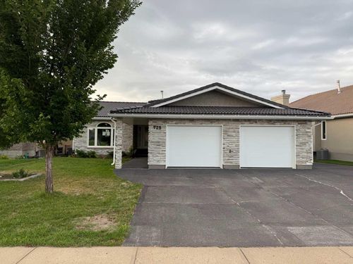 725 Taylor Rd Se, Medicine Hat, AB, T1B4A5 | Card Image