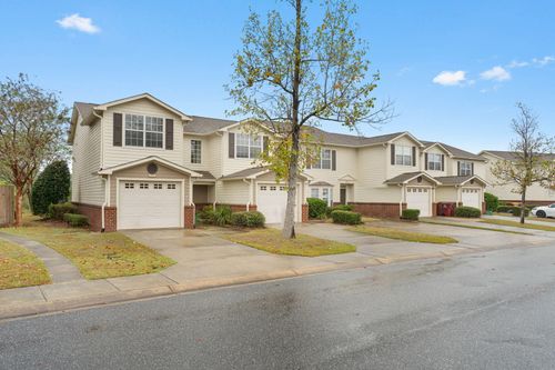 747 Majestic Dr, Crestview, FL, 32536-2254 | Card Image