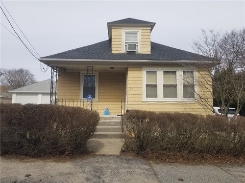 27 Hillcrest Ave, Pawtucket, RI, 02860-3308 | Card Image