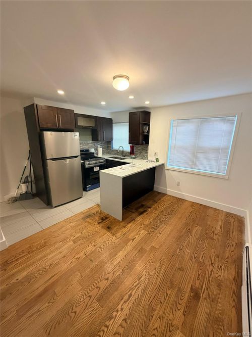 1243 E 223rd St, Bronx, NY, 10466-5801 | Card Image