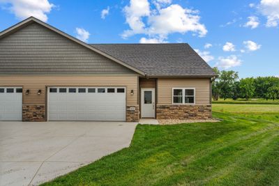 611 Northwood Place, Townhouse with 2 bedrooms, 1 bathrooms and null parking in Janesville MN | Image 1