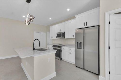 1686 17th St, ORANGE CITY, FL, 32763-2420 | Card Image