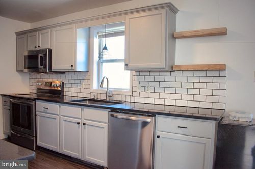 131 Meadow Green Dr, Mifflinburg, PA, 17844-9301 | Card Image