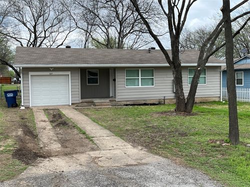 577 W 6th St, Lancaster, TX, 75146-2351 | Card Image