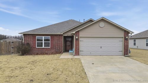 10716 N 101st East Ct, Owasso, OK, 74055-7843 | Card Image