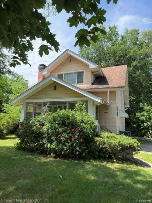 2001 Cartier St, Flint, MI, 48504-4839 | Card Image