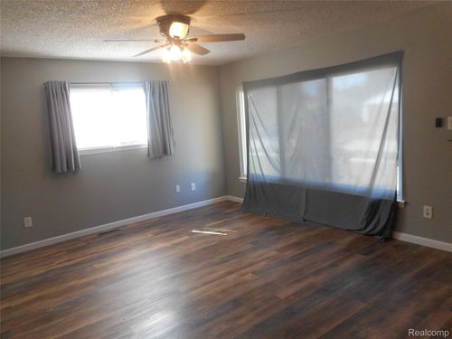 205 Shotka St, Westland, MI, 48186-5014 | Card Image