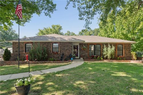 8203 New Jersey Ave, Kansas City, KS, 66112-1737 | Card Image