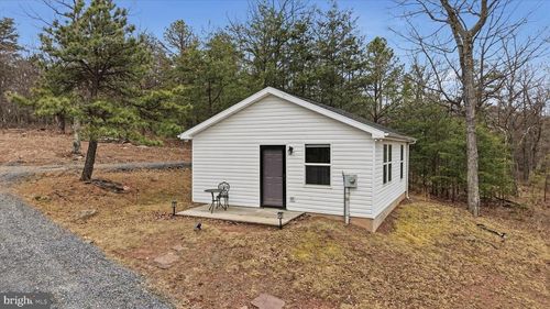 851 Pee Wee Ln, Hedgesville, WV, 25427-6521 | Card Image