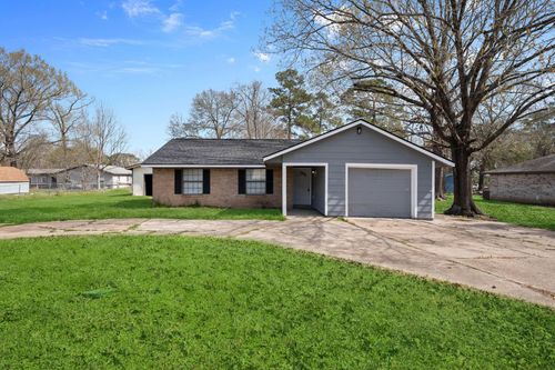 61 Beeson Ave, Shepherd, TX, 77371-6890 | Card Image