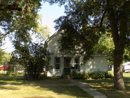 301 S Griffin St, Lakefield, MN, 56150-9456 | Card Image