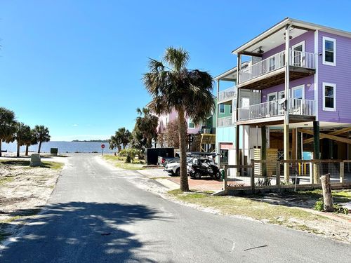 841 2nd St, CEDAR KEY, FL, 32625 | Card Image