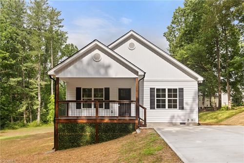 118 Sycamore Cir, Yadkinville, NC, 27055 | Card Image
