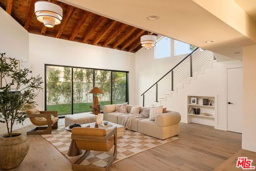 3820 S Burnside Ave, LOS ANGELES, CA, 90008-1009 | Card Image