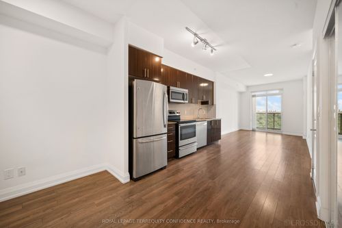 727-7161 Yonge St, Thornhill, ON, L3T0C8 | Card Image