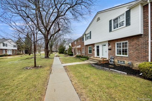 23117 Arthur Ct, Saint Clair Shores, MI, 48080-2706 | Card Image