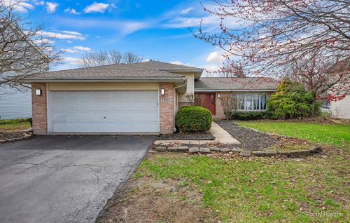 2083 Maplewood Cir, Naperville, IL, 60563-1982 | Card Image