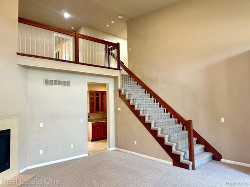 969 Grand Vista Ct, Troy, MI, 48085-4944 | Card Image