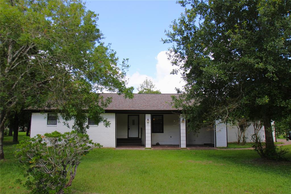 Bennett Dr, West Columbia, TX 77486