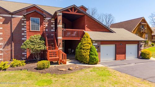 40 Sugarloaf Ln, Hazle Township, PA, 18202-8231 | Card Image