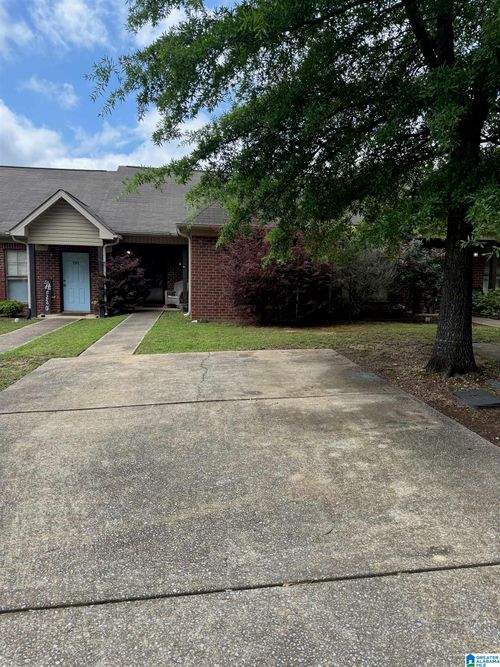195 Apricot Ln, Calera, AL, 35040-7002 | Card Image