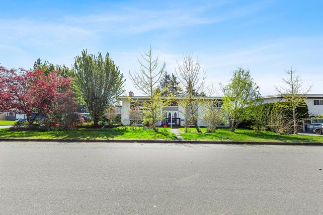 45430 Westview Avenue, House other with 6 bedrooms, 2 bathrooms and 8 parking in Chilliwack BC | Image 3