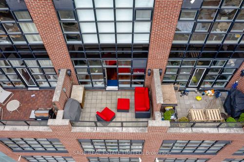 402-261 King St E, Toronto, ON, M5A4T6 | Card Image