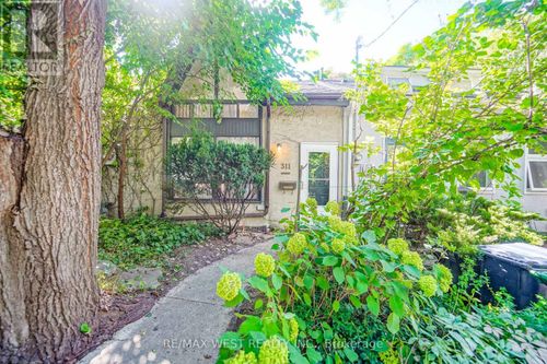 311 Wellesley Street E, Toronto (Cabbagetown-South St. James Town), ON, M4X1H2 | Card Image