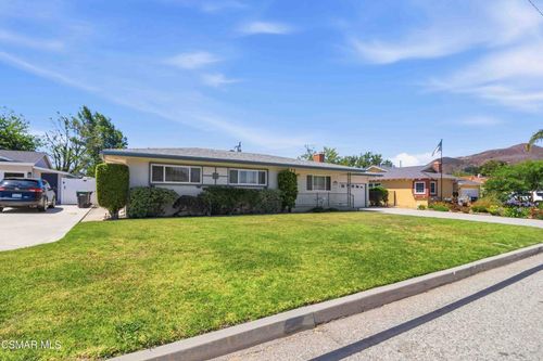 318 Carla Dr, Simi Valley, CA, 93065-3011 | Card Image