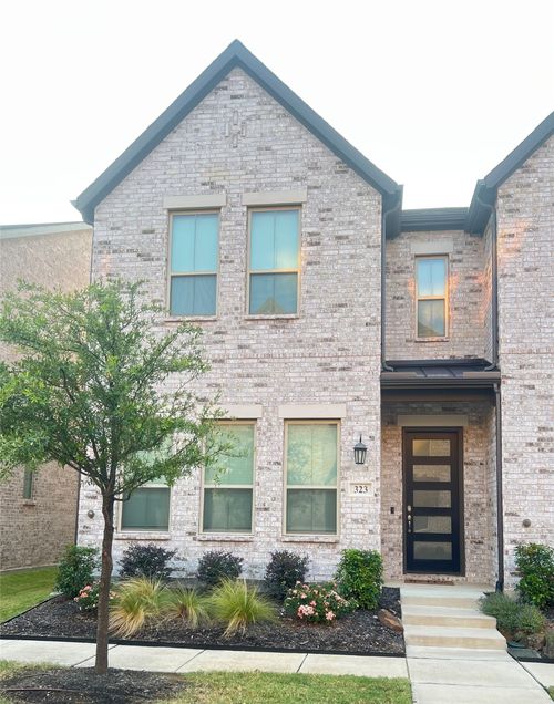323 Colusa Dr, Lewisville, TX, 75056-6795 | Card Image