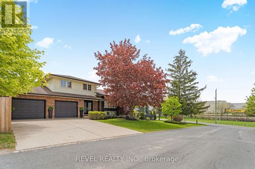 9 High Crest Lane W, Woolwich, ON, N0B2N0 | Card Image