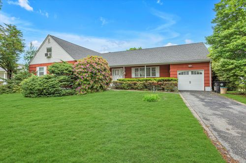 1519 Saint Louis Ave, Bay Shore, NY, 11706-4641 | Card Image