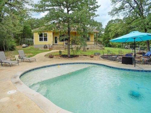 247 Campfire Way, Smithville, TX, 78957-5404 | Card Image