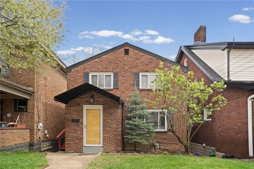 221 Hallock St, Mt Washington, PA, 15211-1335 | Card Image