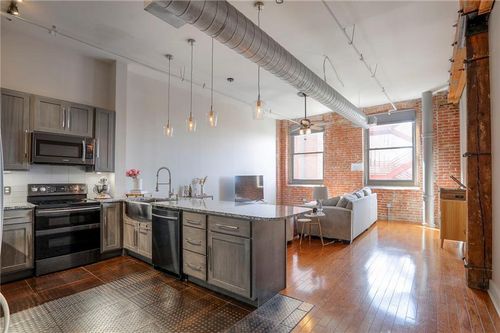 513-200 Main St, Kansas City, MO, 64105-1284 | Card Image
