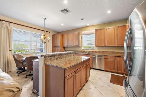 2912 Sw Porpoise Cir, Stuart, FL, 34997-8915 | Card Image