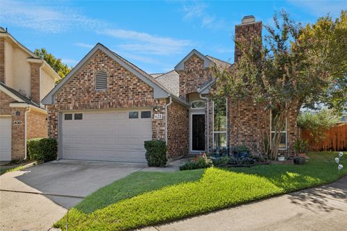 428 Arbor Creek Dr, Euless, TX, 76039-3700 | Card Image