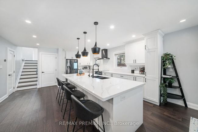 122 Robert Hicks Dr, House attached with 6 bedrooms, 5 bathrooms and 2 parking in North York ON | Image 9