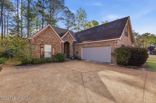 133 Meadowcreek Dr, Brandon, MS, 39042-9749 | Card Image