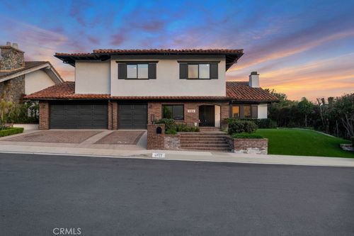 5952 Woodland View Dr, Woodland Hills, CA, 91367-1075 | Card Image