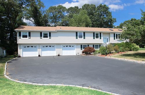39 Wood Chase Ln, North Branford, CT, 06471-1053 | Card Image