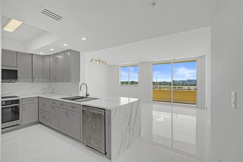514-2775 Ne 187th St, Aventura, FL, 33180-2912 | Card Image