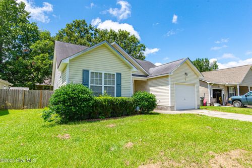 606 Mattocks Ave, Maysville, NC, 28555-9728 | Card Image