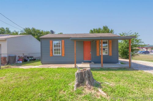 210 E Redwood St, Coweta, OK, 74429-2410 | Card Image