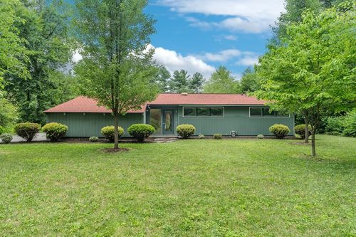 7 Moss Ln, Amherst, MA, 01002-2812 | Card Image