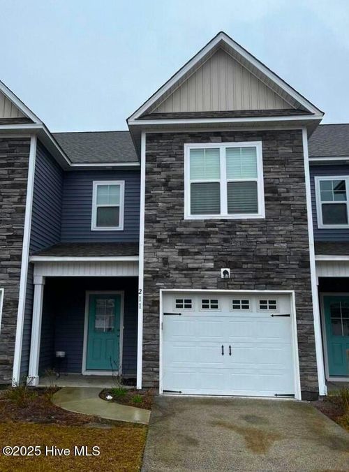 211 N Stingray Ln, Sneads Ferry, NC, 28460-6018 | Card Image