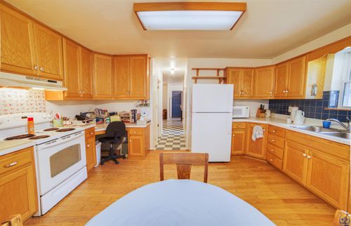 606 N 2nd St, Saint Marys, KS, 66536-1556 | Card Image